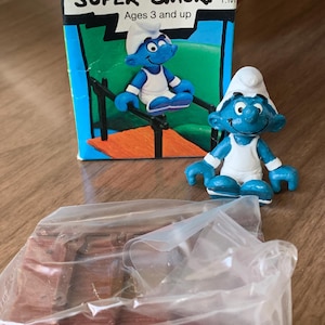 Vintage 1980&#39;s Super Smurf Parallel Bars 6716  Schleich Peyo Berrie Never Used Figure