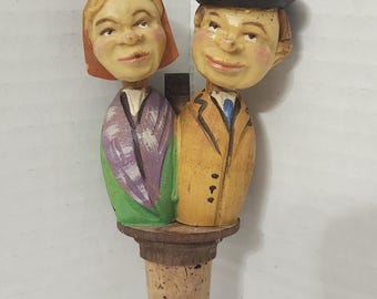 Vintage Couple s'embrassant mécaniquement Bouchon de bouteille en bois Lys style Anri