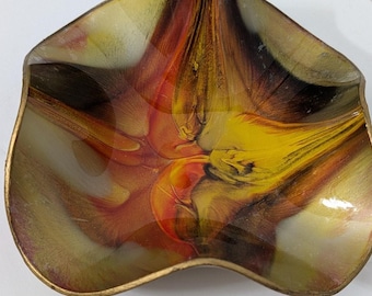 Tigela de latão pintada à mão da Seetuse Glassware, estilo moderno de meados do século XX, com esmalte em tons de cobre.