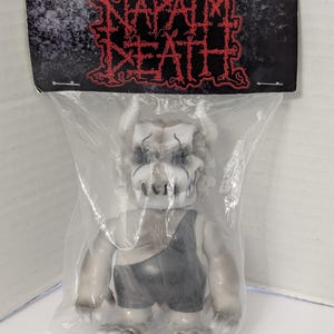Figura de ação Kaiju Sofubi de 2003 Napalm Death x Gargamel Garga Death Grind Shane Embury Nova