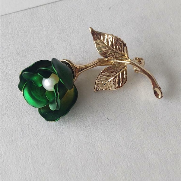 Luckey Irish Green Rose Bar Pin with Genuine Pearl In Original Box