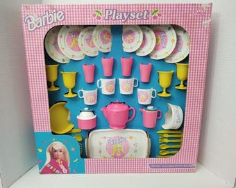 Vintage 1994 Chilton Toys Barbie Plastic Picinic Dishes Play Set New in Box