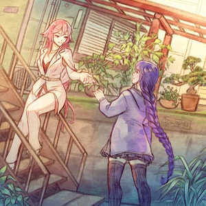 Peut inclure: Deux femmes, l'une avec des cheveux roses et un blazer blanc, l'autre avec des cheveux violets et une veste violette, se tiennent sur un escalier. La femme aux cheveux roses tend la main à la femme aux cheveux violets. L'arrière-plan est un bâtiment brun clair avec une tonnelle en bois et des plantes.