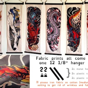 Puede incluir: Impresiones en tela con ilustraciones de dragones en varios colores, montadas en colgadores de madera. El conjunto incluye un sistema de suspensión de 30.8 cm.