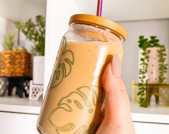 Color Changing Monstera Leaves Iced Coffee Glass, Beer Can Glass with Bamboo Lid, Plant Lady Gifts, Boho Glass Can, Aesthetic Coffee Glass