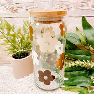 Retro Flowers Iced Coffee Glass, Boho Glass Can, Groovy Iced Coffee Glass, Aesthetic Beer Can Glass, Iced Coffee Glass With Lid