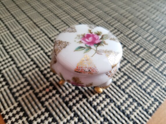 Antique Japanese Porcelain Pill Trinket Box