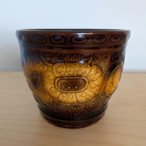 Maceta de cerámica vintage de Alemania Occidental de los años 70 con diseño de girasol – Maceta de cerámica Scheurich 887