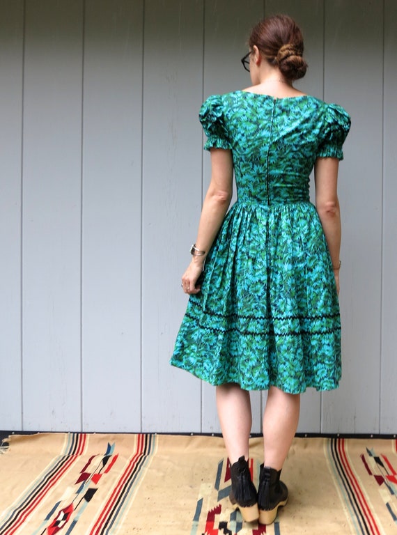 50s Square Dancing Dress | Full Circle Floral Pri… - image 10