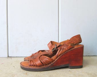 70s Brown Leather Huaraches Wedge Sandals Vintage Connie Summer Wooden Wedges Vintage Boho Woven Mexican Women's Sandals
