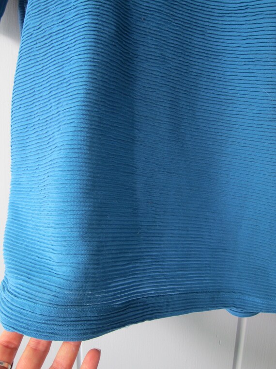 80s Teal Blue Textured Tshirt | Vintage Oversized… - image 5