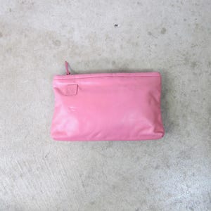 Clutch vintage Anne Klein de piel rosa de los años 80 – Bolso de hombro en tonos pastel – Monedero minimalista de los años 80