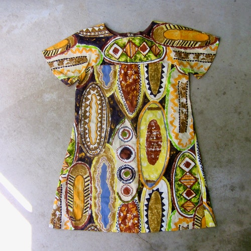 60s shops Colorful Abstract Print TIKI Dress | Vintage Short Sleeve Shift Dress | Earth Tone Retro Ethnic Artist Folk Dress
