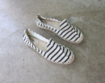 Vintage Soludos Espadrilles Shoes | Black White Striped Fabric Flats | 90s Hand Stitched Shoes | Beach Summer Slip Ons 8-8.5