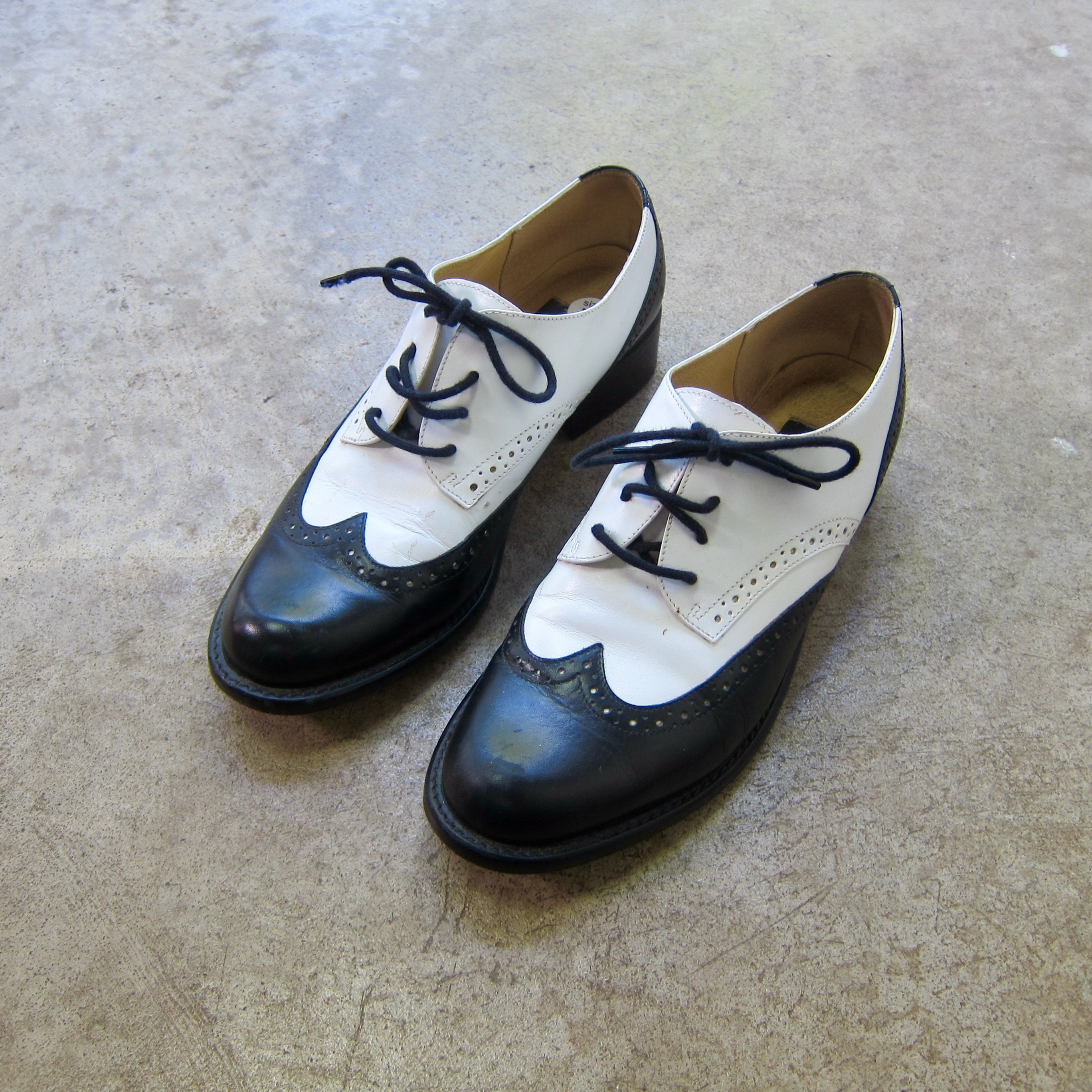 Kenneth Cole Black and White Oxfords Wingtip 9.5 Kenneth Cole Men main image 4