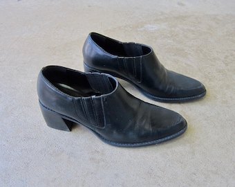 90s Black Large Chunky Ankle Boots | Modern Western Slip On Boots with Elastic Sides and Chunky Heels - Women's 8