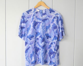 Haut en soie à imprimé feuilles vintage | Boxy en soie bleu violet des années 90 | T-shirt moderne en soie à manches courtes
