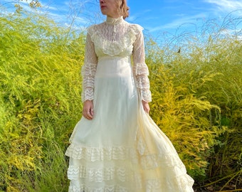 1970s White Lace Wedding Dress | Vintage Bridal Originals Long Lace Tiered Wedding Dress | GORGEOUS Ruffled Sleeve Floor Length Dress MAQ
