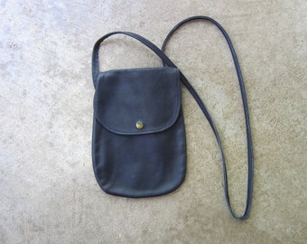 Bolso pequeño de cuero negro de los años 80 / bolso de cuero vintage / bolso de hombro boho hippie