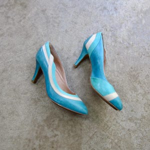 Escarpins en cuir Miz Mooz vintage des années 90 : talons blocs de couleur bleus et blancs, pointure 7 pour femmes