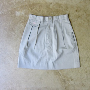 90s Vintage Pleated Mini Skirt: Light Grey Preppy Style