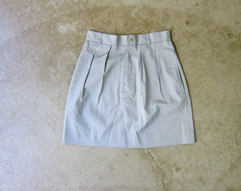 90s Light Grey Mini Skirt | Vintage Preppy Pleated Skirt | Basic Skirt with Pockets