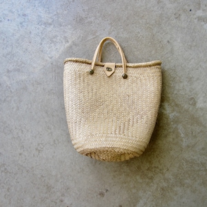 80s Mexican Handwoven Palm Tote | Vintage Mercado Market Beach Bag | Natural Straw Top Handle Bag