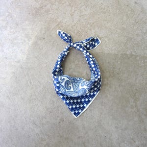 70s Blue White Graphic Printed Mod Neck Head Scarf
