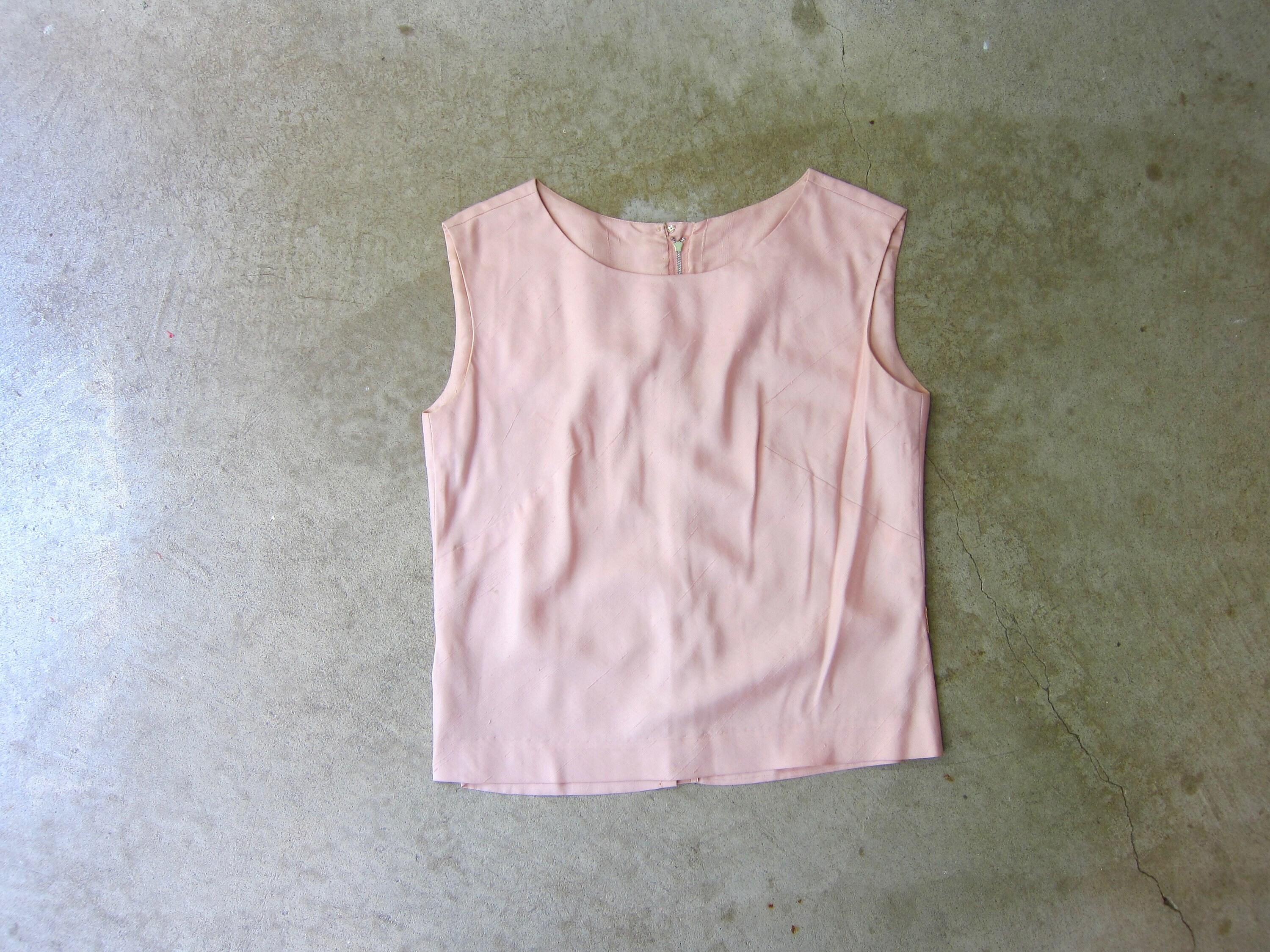 Débardeur en soie rose poudré Haut en soie des années 1950 pour