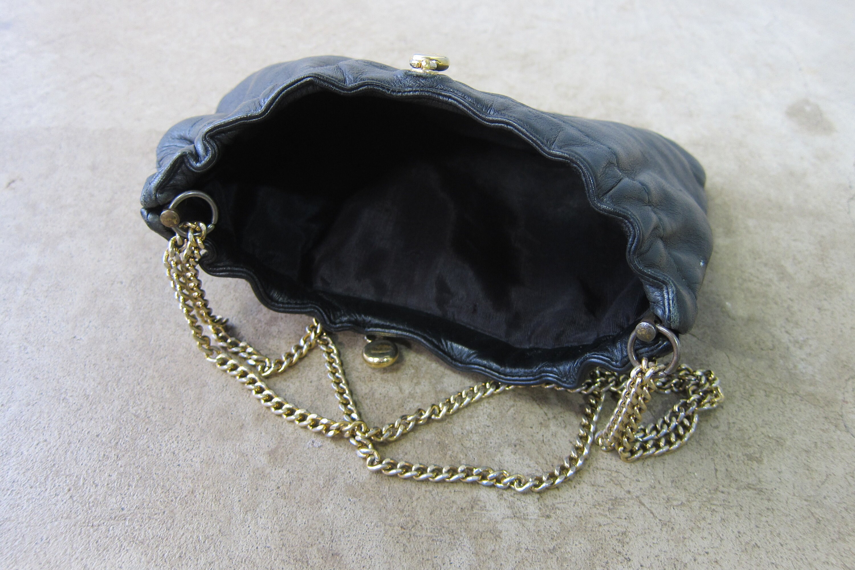 Black leather purse with chain strap sales