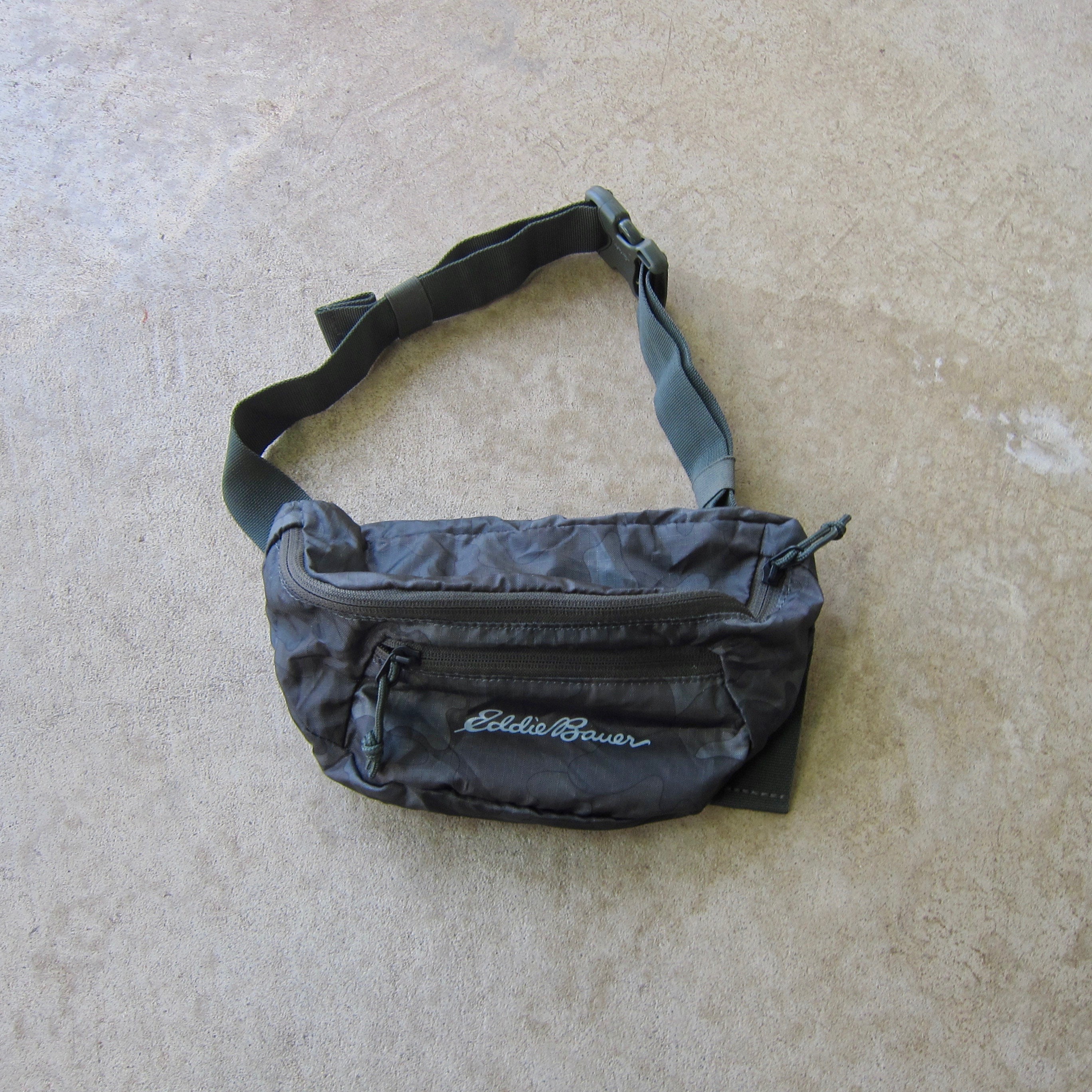 Eddie Bauer Fanny Pack Green Camouflage Print Nylon Buckled Waist Purse Outdoors Unisex Waist Wallet Bag