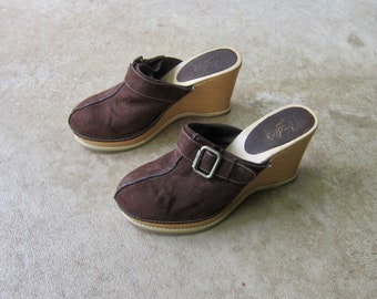 90s Dark Brown Suede Mules | CANDIES Suede Leather Clogs | Modern Leather Wedges with Faux Wood Heels - Women's