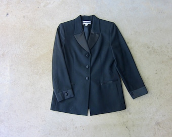 Zwarte wollen damesblazer jaren 90 | Modern smokingjasje