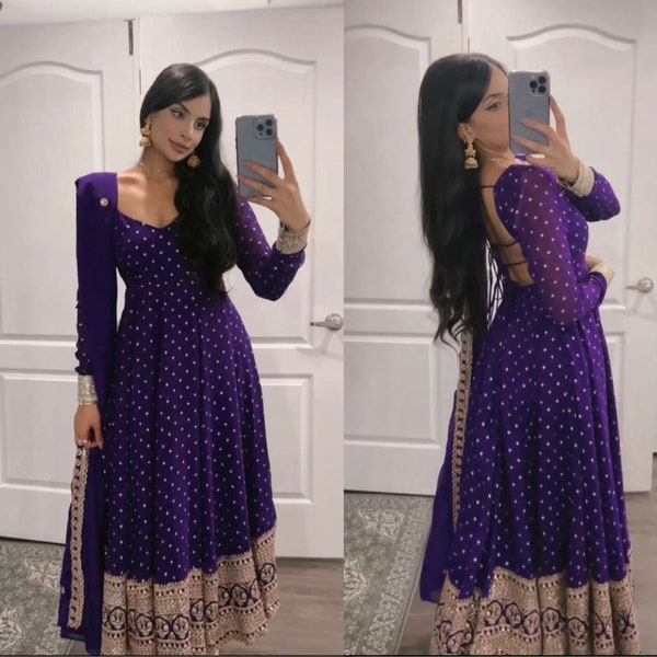 Trendy paars Anarkali-pak met rugloze Dori-stijl, gestikte pakken, ontwerper Salwar Kameez, Indiase bruidskleding voor dames