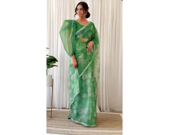Hina Khan Celebrates Diwali In A Gorgeous Green Embroidered Saree By  Pallavi Jaipur Worth 37K