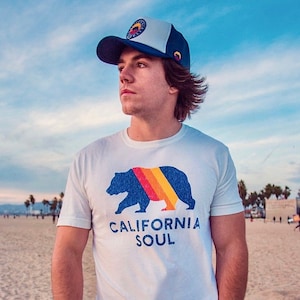 California Soul Men&#39;s T-shirt: Vintage Bear Design