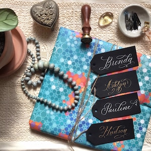 Etiquetas de regalo de caligrafía personalizadas