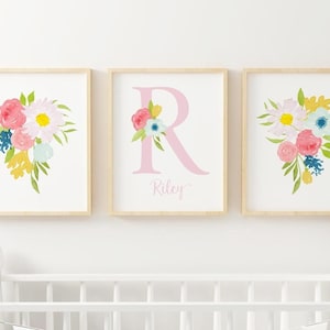 Arte de pared floral personalizado para habitación de bebé en rosa - Decoración para habitación de niña - Impresión para habitación de bebé - Nombre y ramos personalizados - Rosa menta brillante y amarillo