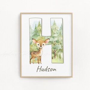 Arte de pared personalizado con animales del bosque: letra y nombre, animales del bosque y bosque de pinos, decoración de pared para dormitorio, habitación de bebé de género neutro
