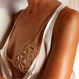 Metal 2025 hand bra