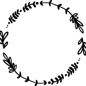 Puede incluir: Una corona floral en blanco y negro con un marco circular. La corona est&aacute; hecha de hojas y ramas simples dibujadas a mano.