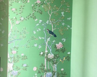 Ptaki i kwiaty w stylu chinoiserie na jedwabiu barwionym na szmaragdowo – wymiary 36" x 96"/panel