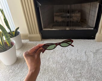 Vintage 90s grunge style green lens kitten eye unique sunglasses | lightweight thin frames