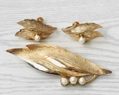 30 OFF Vintage Gold Plated Genuine Pearl Leaf Brooch Earring Set. Pearl Brooch, Pearl Earrings. Pearl Jewelry Set.