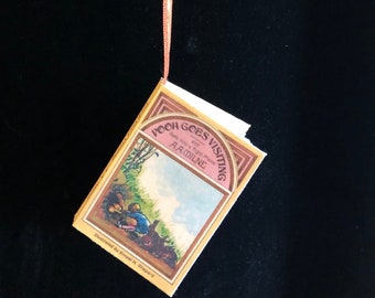 Miniature Pooh Goes Visiting Ornament – Classic Winnie-the-Pooh Christmas Decoration with Illustrations