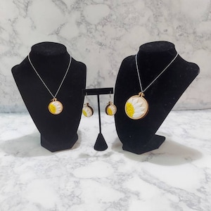 Hand Embroidered Daisy Necklace and Earrings Set: Floral Jewelry