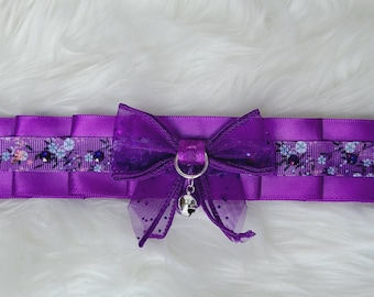 Lila halsband för kattunge med körsbärsblommor