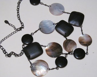 Cookie Lee necklace black and shell