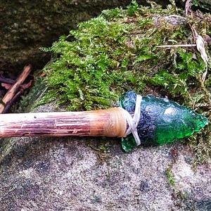 Primitive Style Arrow with Green Glass Arrowhead and Natural Feathers | Handcrafted Knapped Glass Arrow Tip | Rustic Decor or Gift