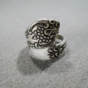 Antique Vintage Spoon Design Ring Sterling Silver Etched Scrolled Setting Classic Collectable Art Deco Style, Size 8